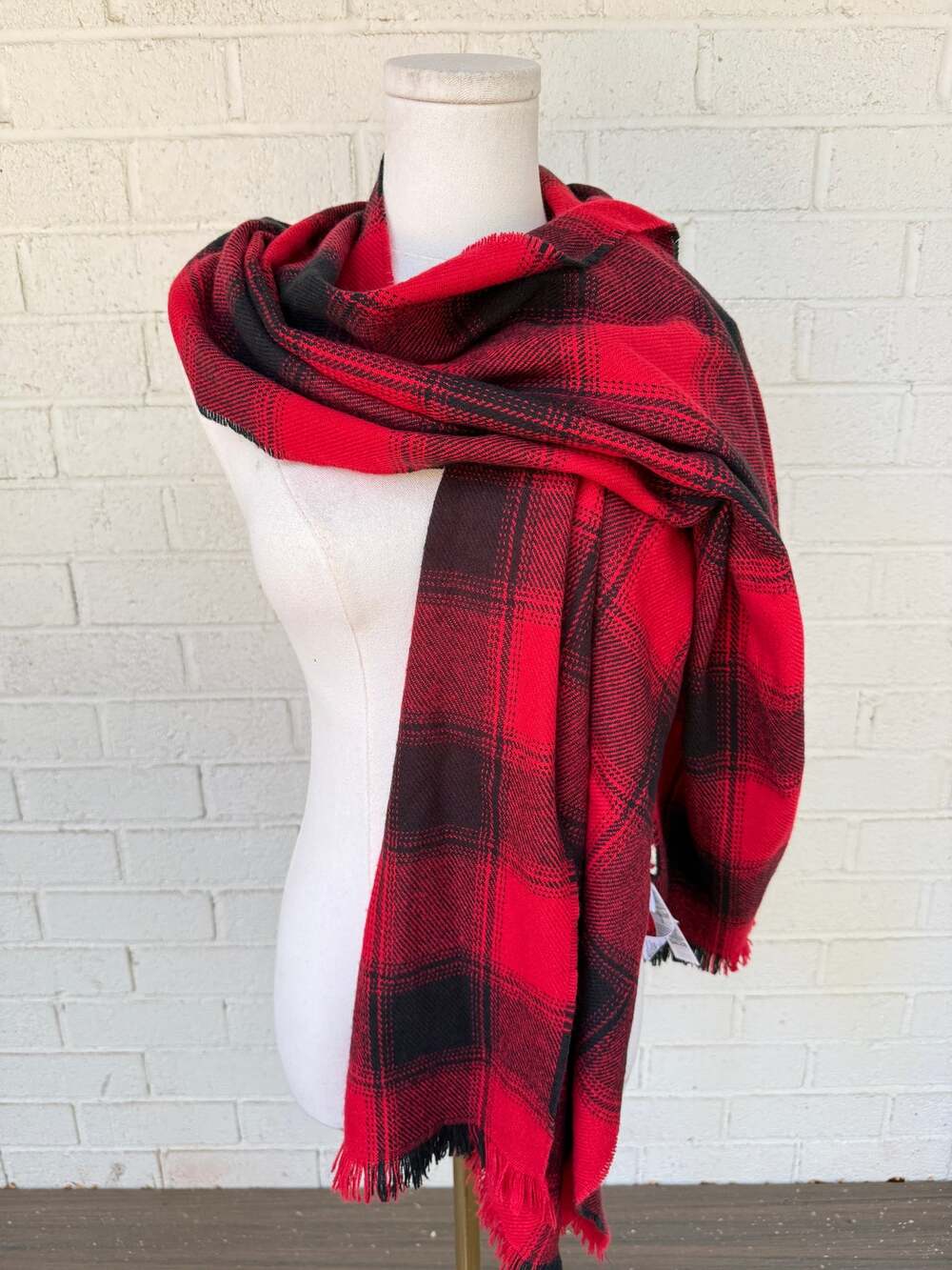 GAP Red Black Buffalo Plaid Blanket Scarf Wrap Oversized Fringe 183x48cm